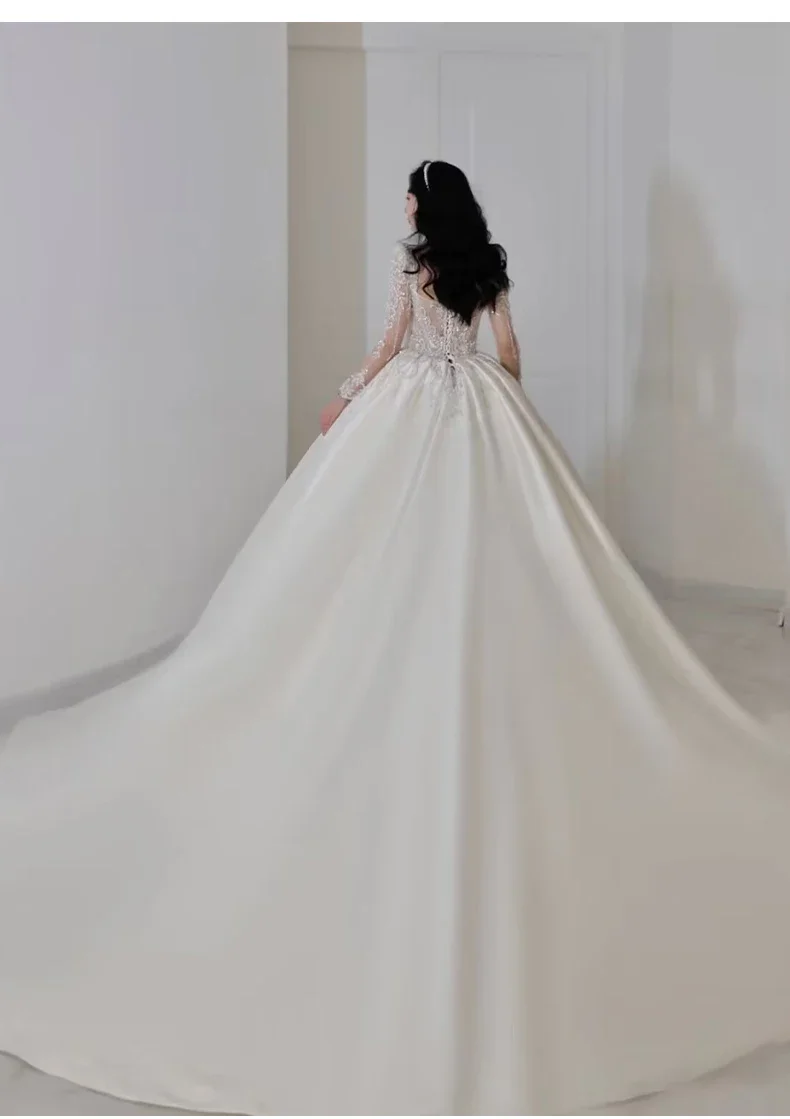 새틴 주름 트레일링 신부 웨딩 드레스 긴 소매 복고풍 하이 엔드 질감 레이스 우아한 진주.