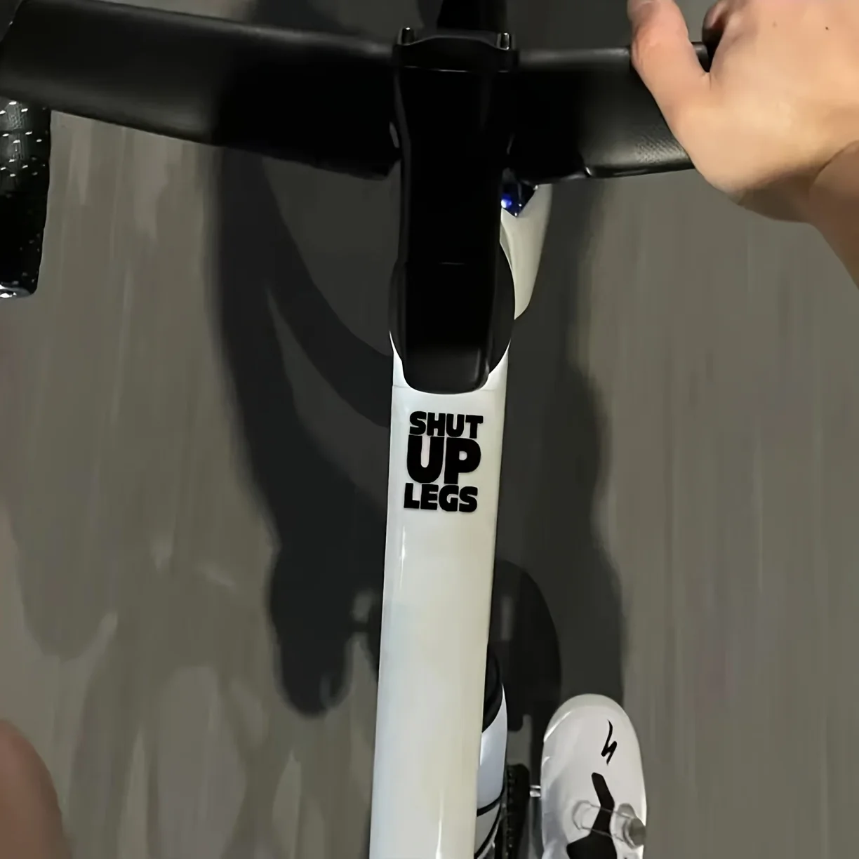 

1 шт. "SHUT UP LEGS" водонепроницаемая наклейка для мотоцикла из ПЭТ, наклейка на раму велосипеда, устойчивая к царапинам наклейка для езды, защита от солнца