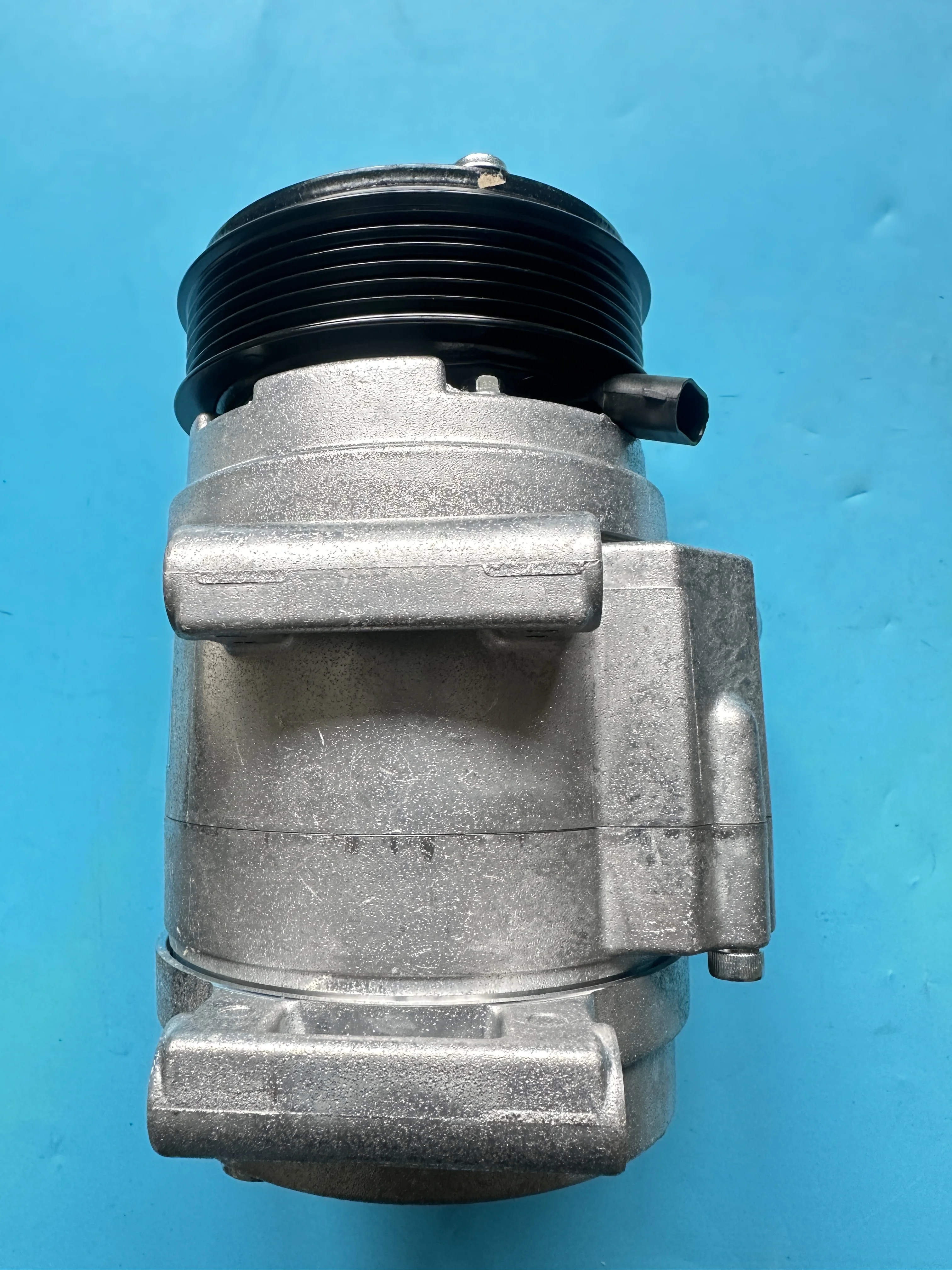 A/C Compressor Assy 6711303211 For Ssangyong Actyon Sports II Rexton 6711303011 6711303111 Korando C Korando（II）1721300011
