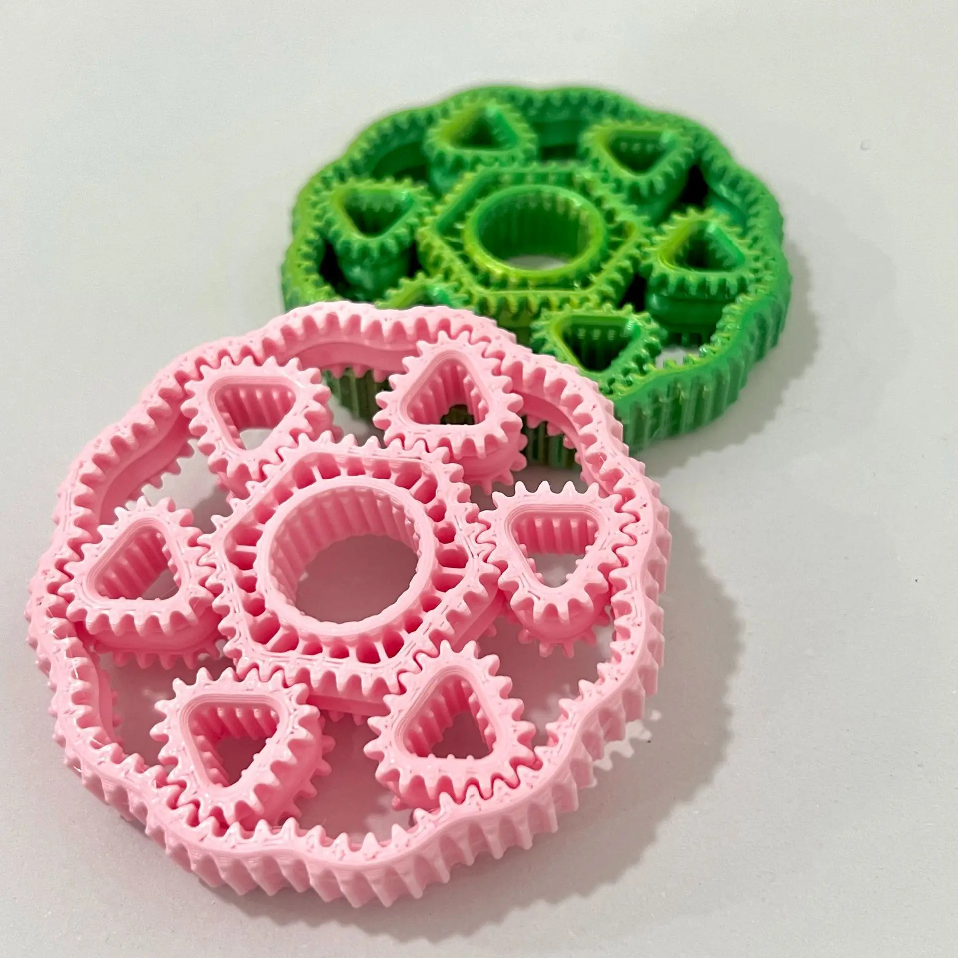 جديد اليد سبينر والعتاد الإجهاد الإغاثة الدوران EDC اليد الاسترخاء ألعاب متململة التروس الثلاثي الدائرية أدهد التوحد الغزل الدوران لعبة