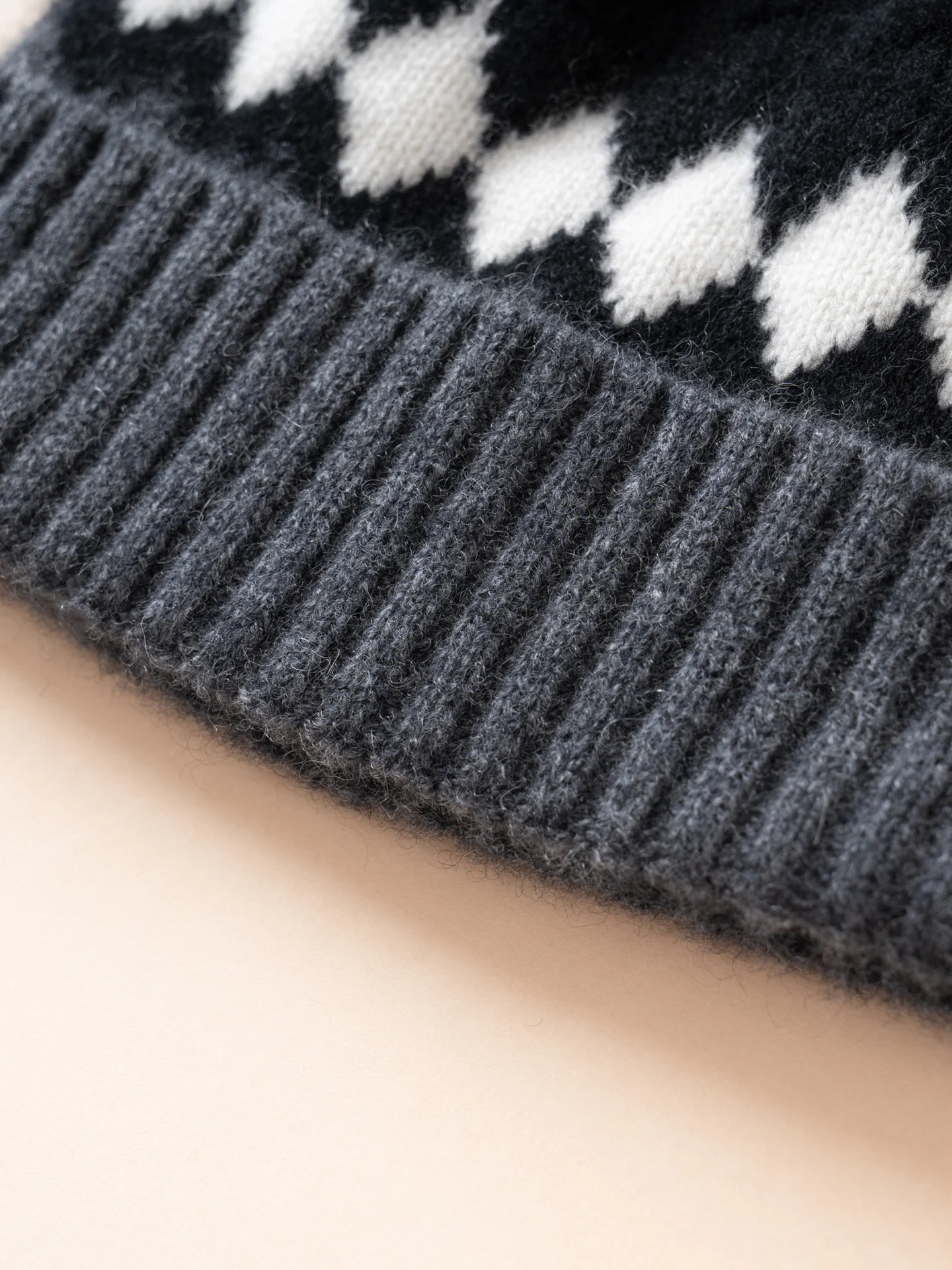 Luxury Kids 100% Pure Cashmere Pom Pom Beanie Soft Warm Winter Hat Color Block Knit Cap with Fur Pom Children Holiday Gift Cap