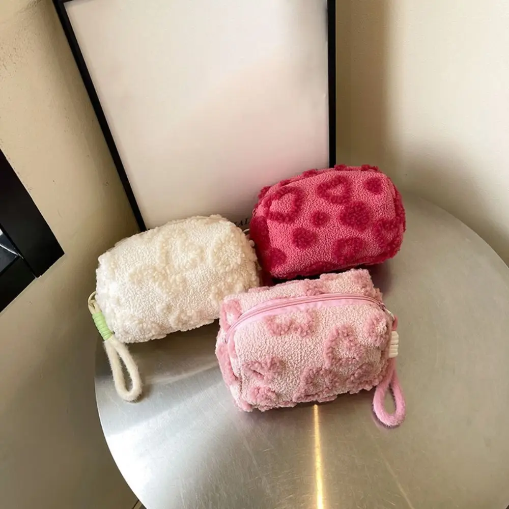 مادة لينة حقيبة ماكياج أفخم مقبض تصميم وظيفة التخزين السفر حقيبة مستحضرات التجميل مخلب نمط الحب طباعة مقلمة