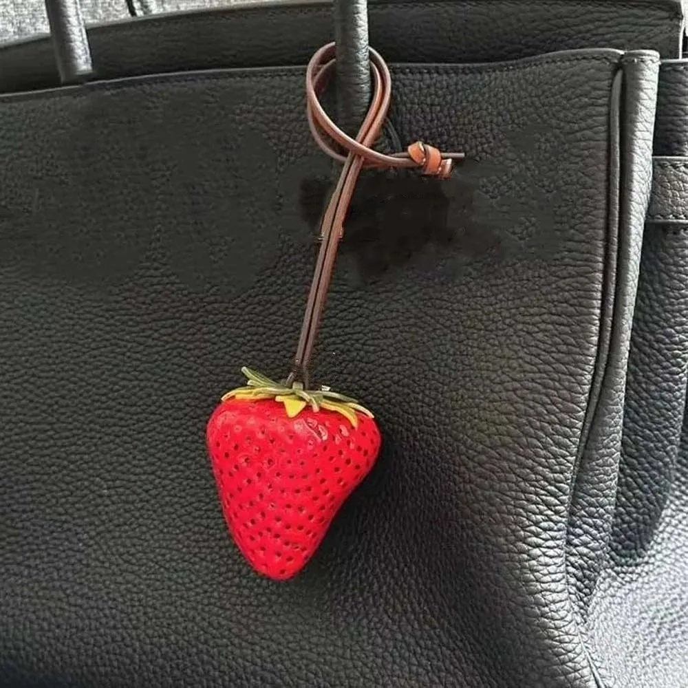 

Creative Waterproof Strawberry Key Ring 3D Alloy Versatile Bag Charm Vivid Handmade Red Resin Fruit Pendant Party