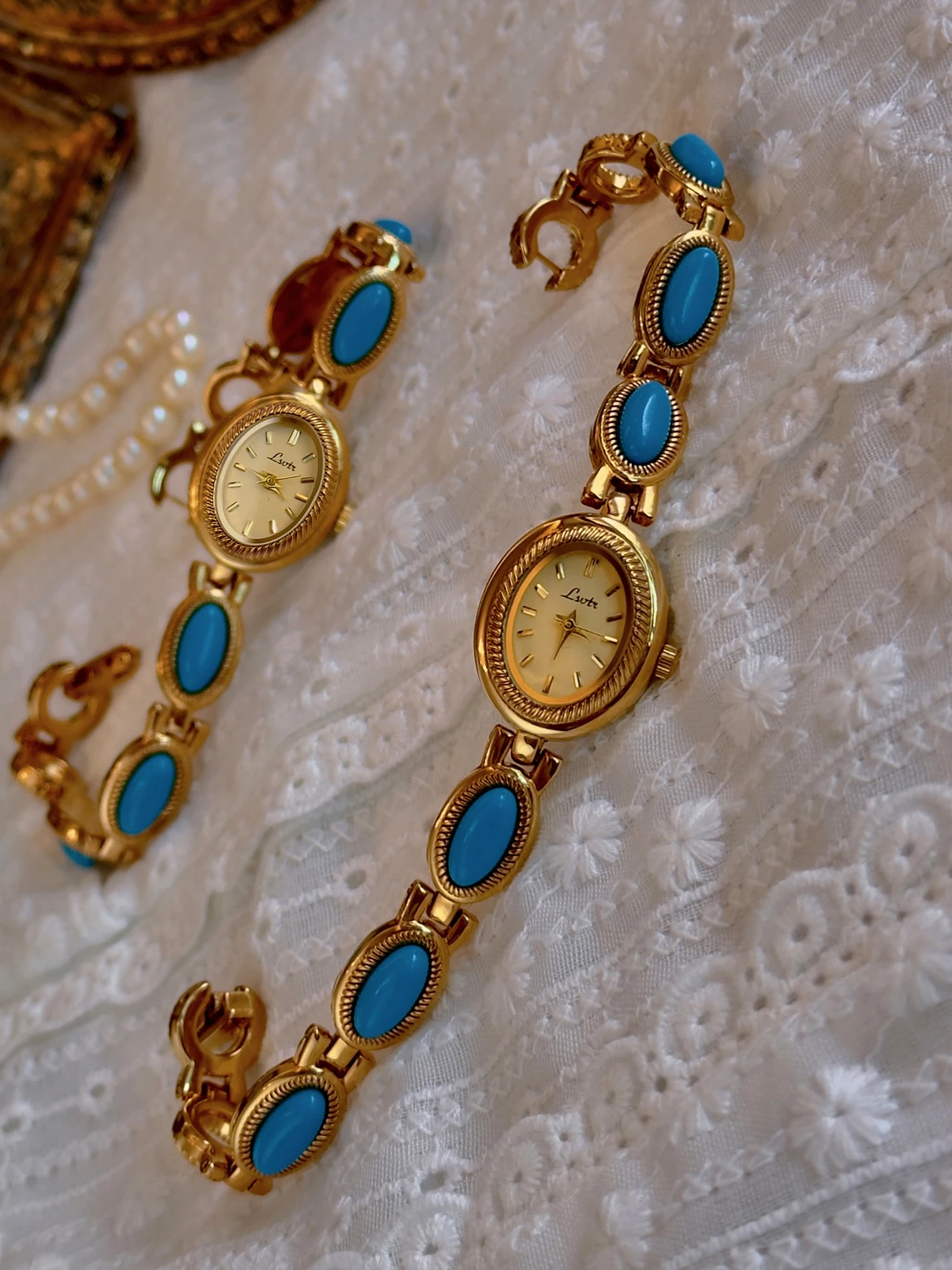 1 new gold luxury fashion exquisite ladies waterproof quartz watch strap inlaid with green pine oval dial with vertical scale elegant ladies watch design suitable for daily wear decoration and gifts