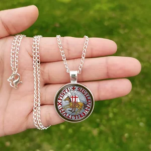 قلادة فرسان الهيكل القديمة ، قلادة الصليب الأحمر ، قلادة كابوشون زجاجية ، سلسلة طويلة ، صليب سليمان ، قلادات رمز الماسونية أعلى 12 مبيعات ماسونية متقاطعة - رقم 6