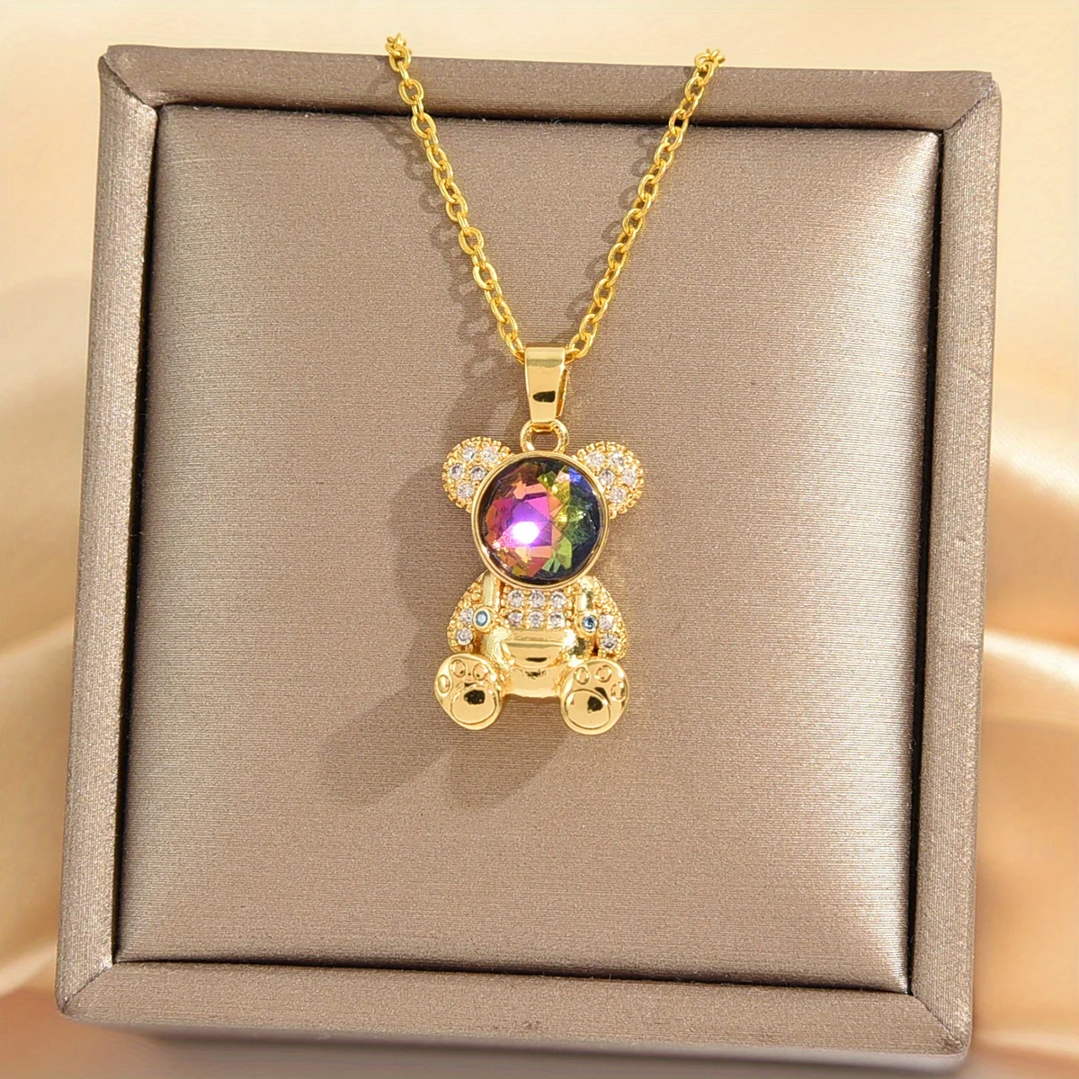 Colorful Laser Helmet Overalls Bear Pendant Necklace, Fashionable Jewelry Accessories, Suitable for Various Occasions and Gifts