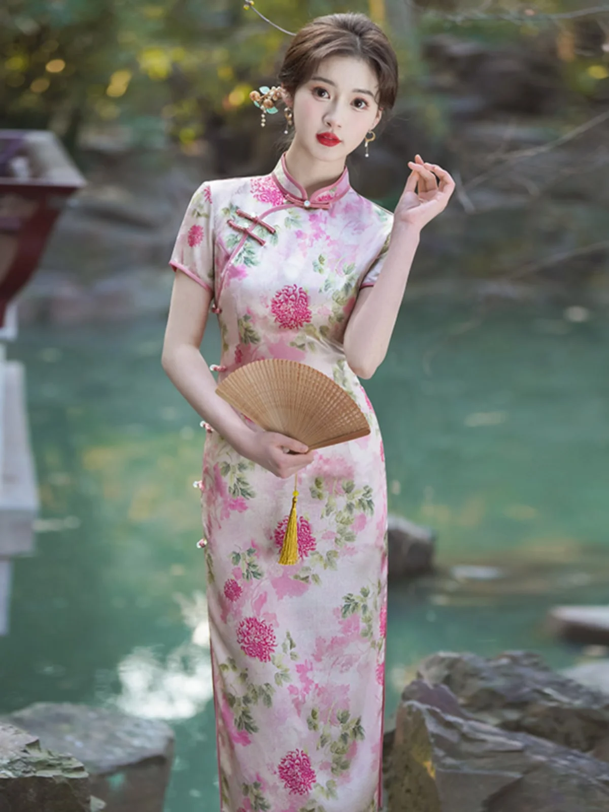 

Молодежная приталенная одежда в традиционном китайском стиле для повседневной носки, из полиэфирного волокна, с низким разрезом, для женщин 25-35 лет.