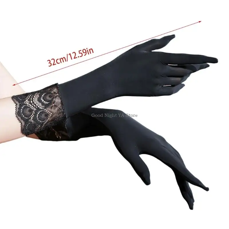  Glossy Gloves Combined With Delicate Lace Decors For Eye Catching Look