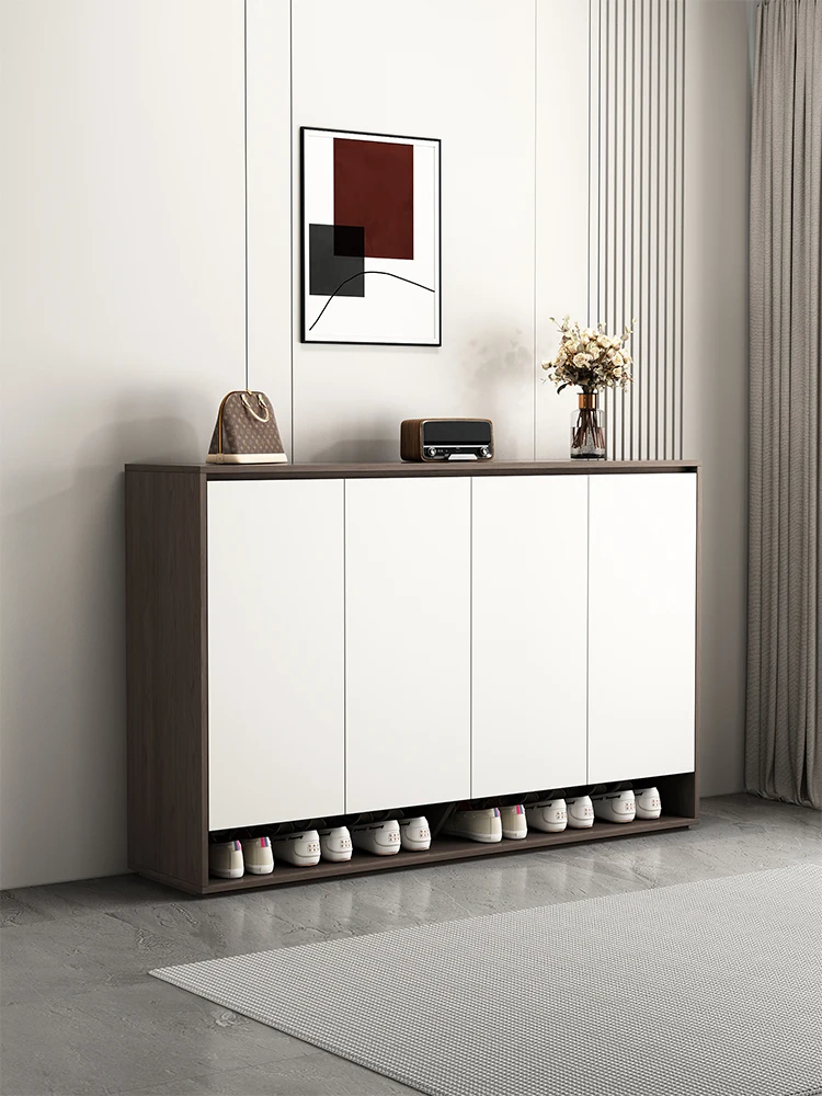 

Многослойный шкафчик большой вместимости на дверях шкафа для обуви, встроенный входной шкаф у стены.