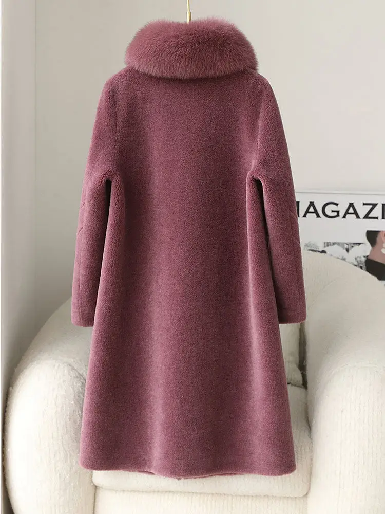 A medium-length sheepskin coat with a fox fur collar for mothers and women, and a sheepskin fur coat for middle-aged and elderly