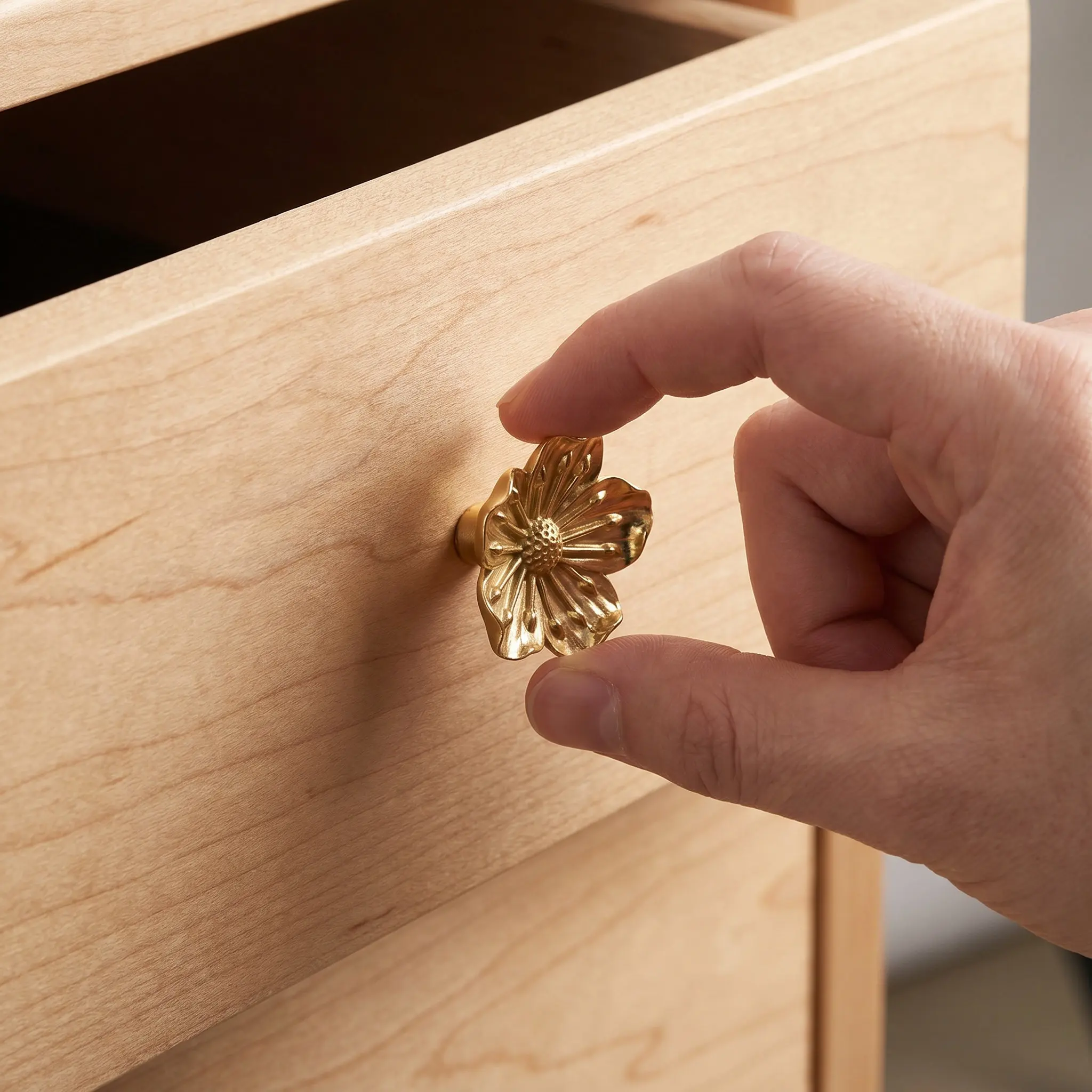 1Pcs Flower Cabinet Knob Brass Retro Drawer Handle for Kitchen Cabinet Door Wardrobe Cupboard Dresser Bookcase Floral Hardware