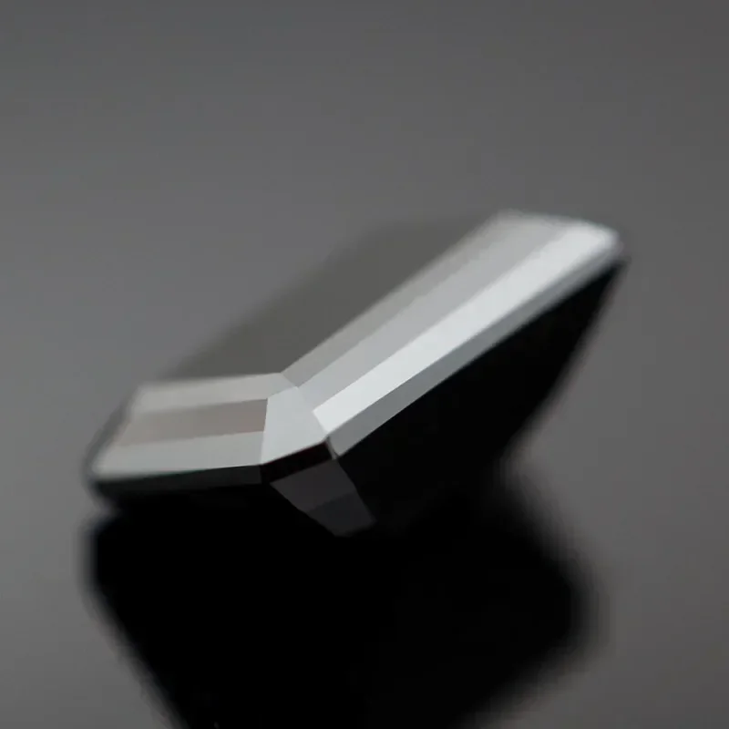 Moissanit-Stein, Smaragdschliff, schwarze Farbe, für die Schmuckherstellung, mit Zertifikat. – Detail 4