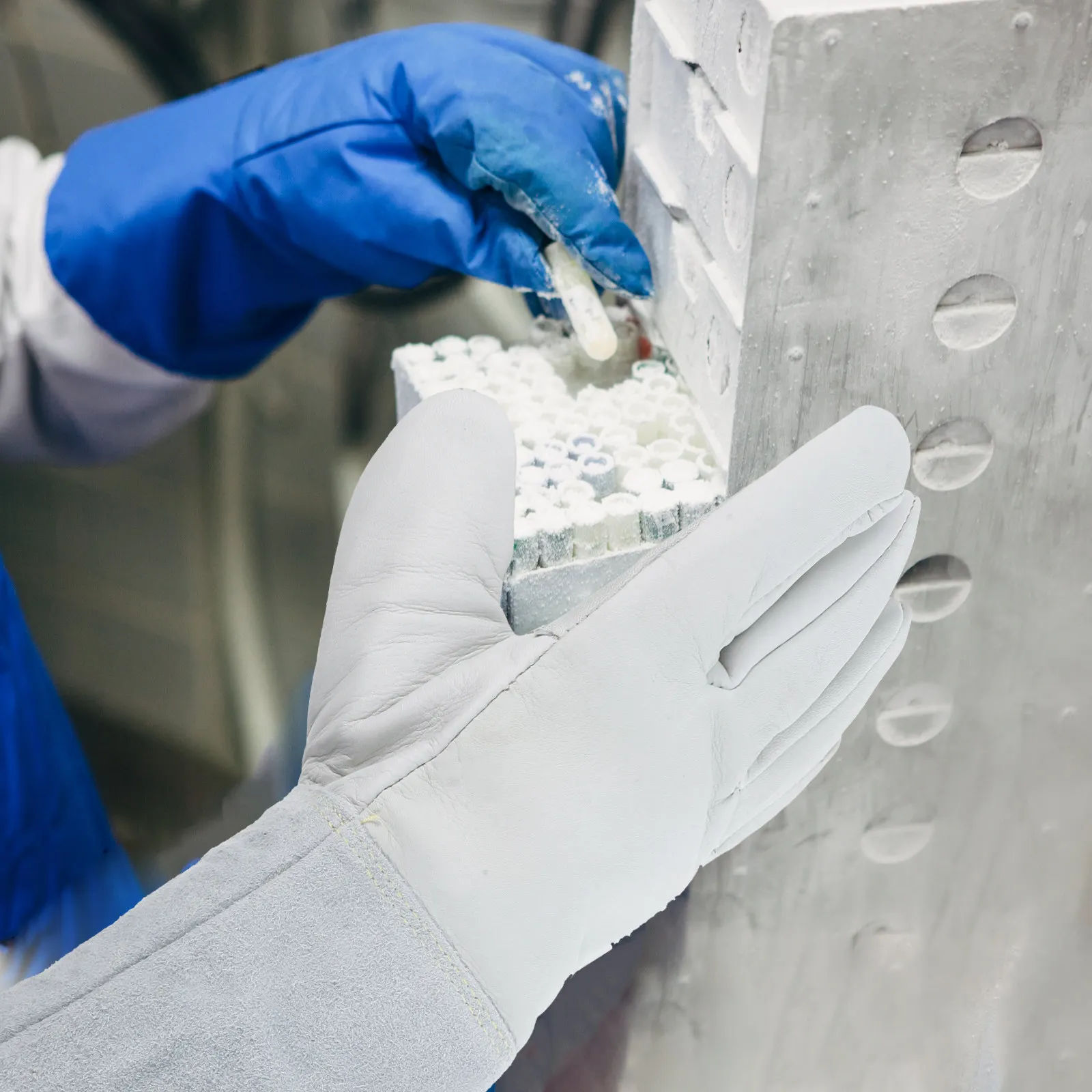 

1Pair Waterproof Insulated Cowhide Driver Gloves Men Cold Weather Work Safety Gloves for Construction Freezer Handling