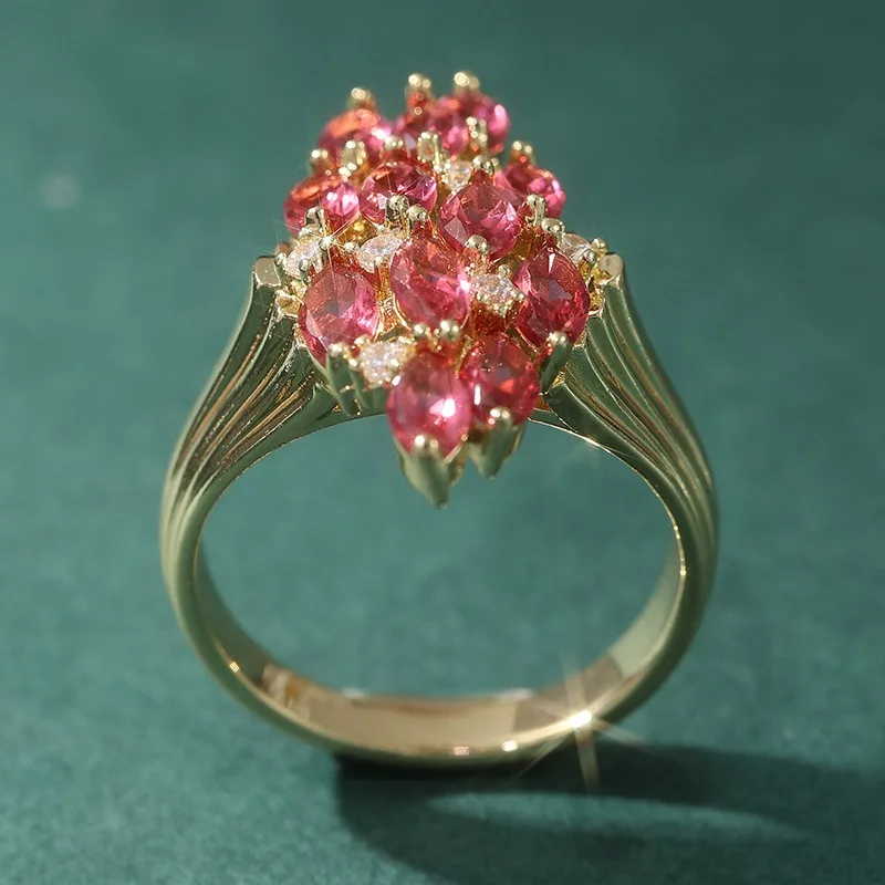 Schillernder Goldfarbener Ring mit Weißen und Roten CZ-Steinen für Damen Geometrisches Hohldesign Tägliches Tragen Party-Schmuck – Detail 4