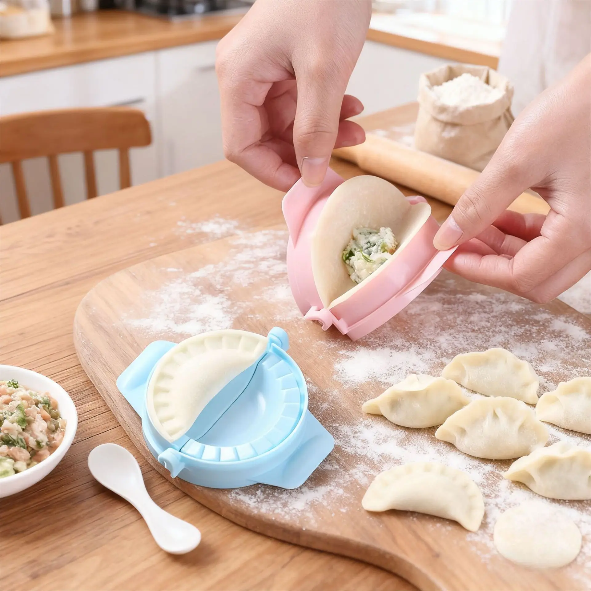 Manual Dumpling Wrapper Press Maker DIY Dumpling Mold Tool for Egg Steamed Boiled Dumpling Making