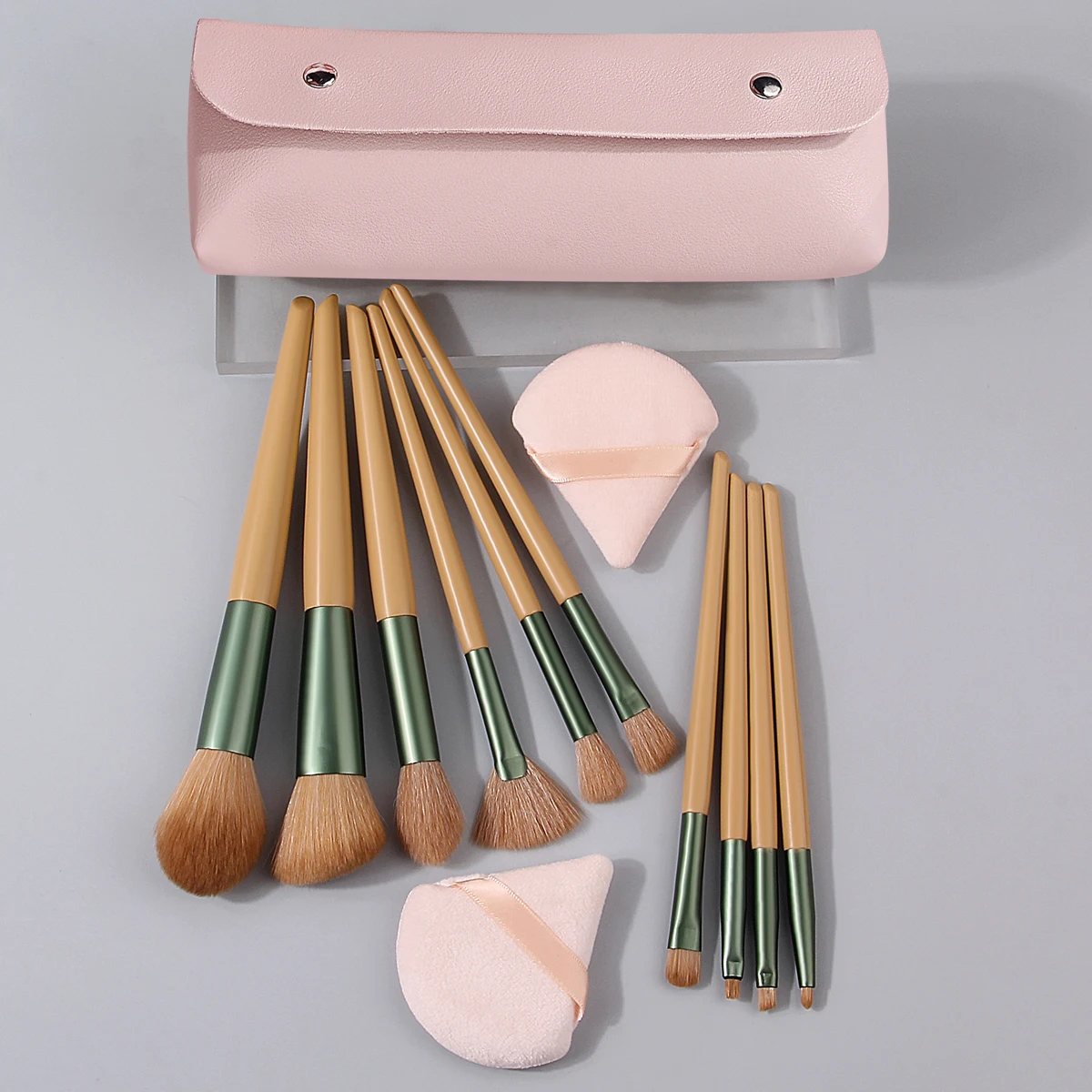 Conjunto de pincéis de maquiagem com cerdas macias, 13 peças, pó solto, blush, pó triangular de dupla face + bolsa de armazenamento de pincel de maquiagem