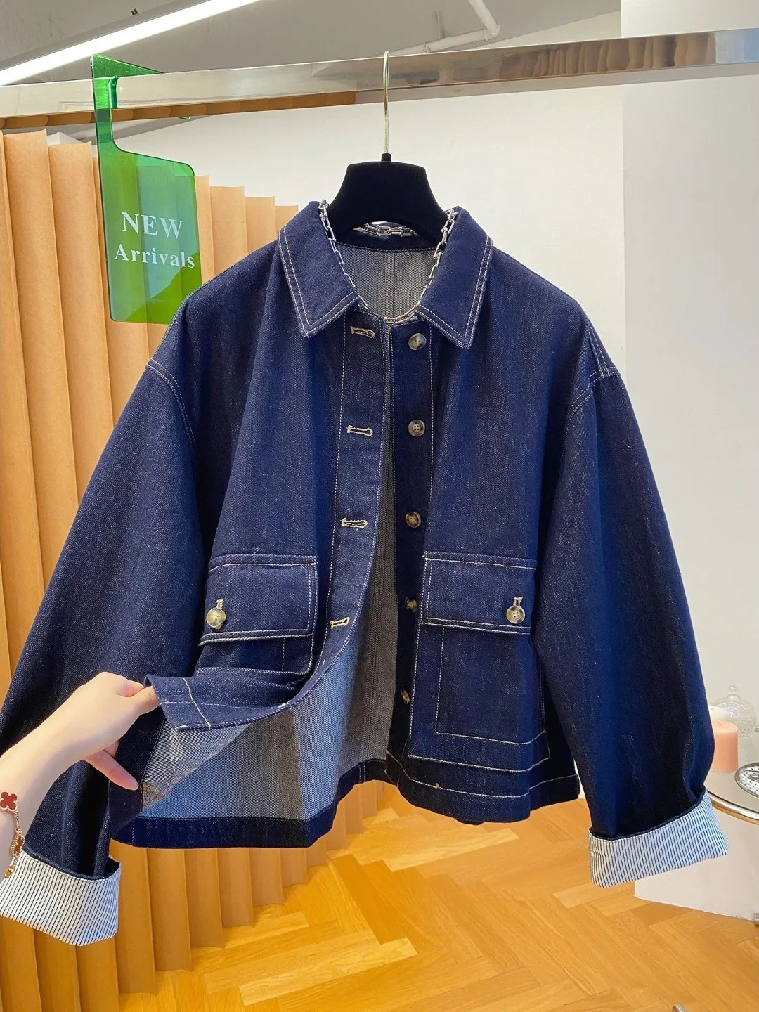 

Deep Blue Casual Sle Loose Fit Women's Denim Jaet Collared Outerwear Top with Stripe Splicing for Autumn Season