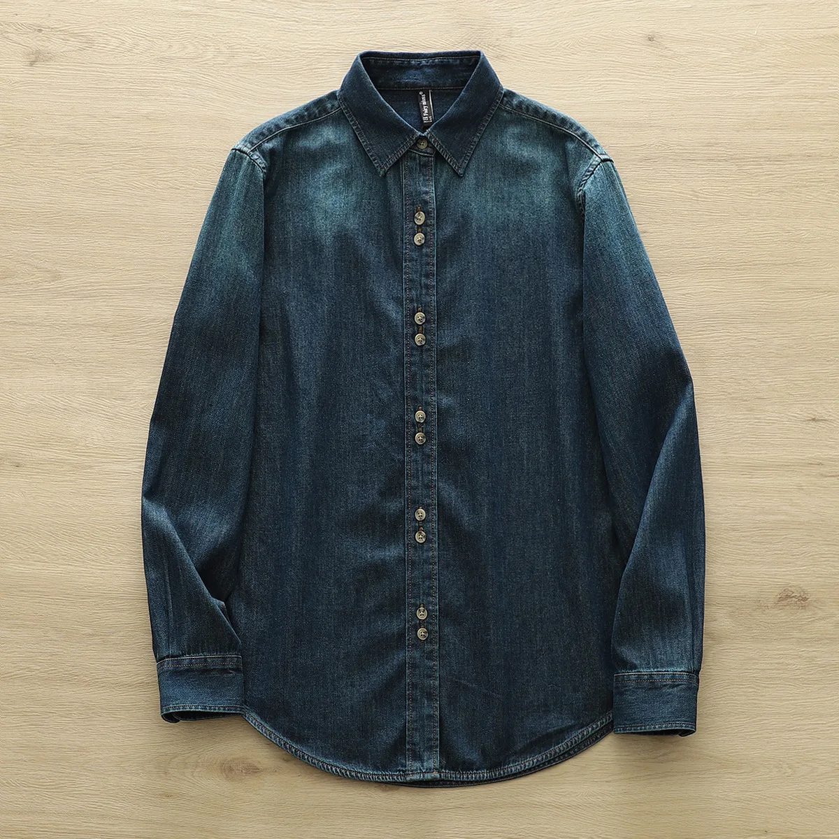 Nuova camicia di jeans a maniche lunghe autunno 2025, bottoni con colletto rovesciato da donna, camicetta allentata casual con temperamento retrò Mori Girl T58260CC