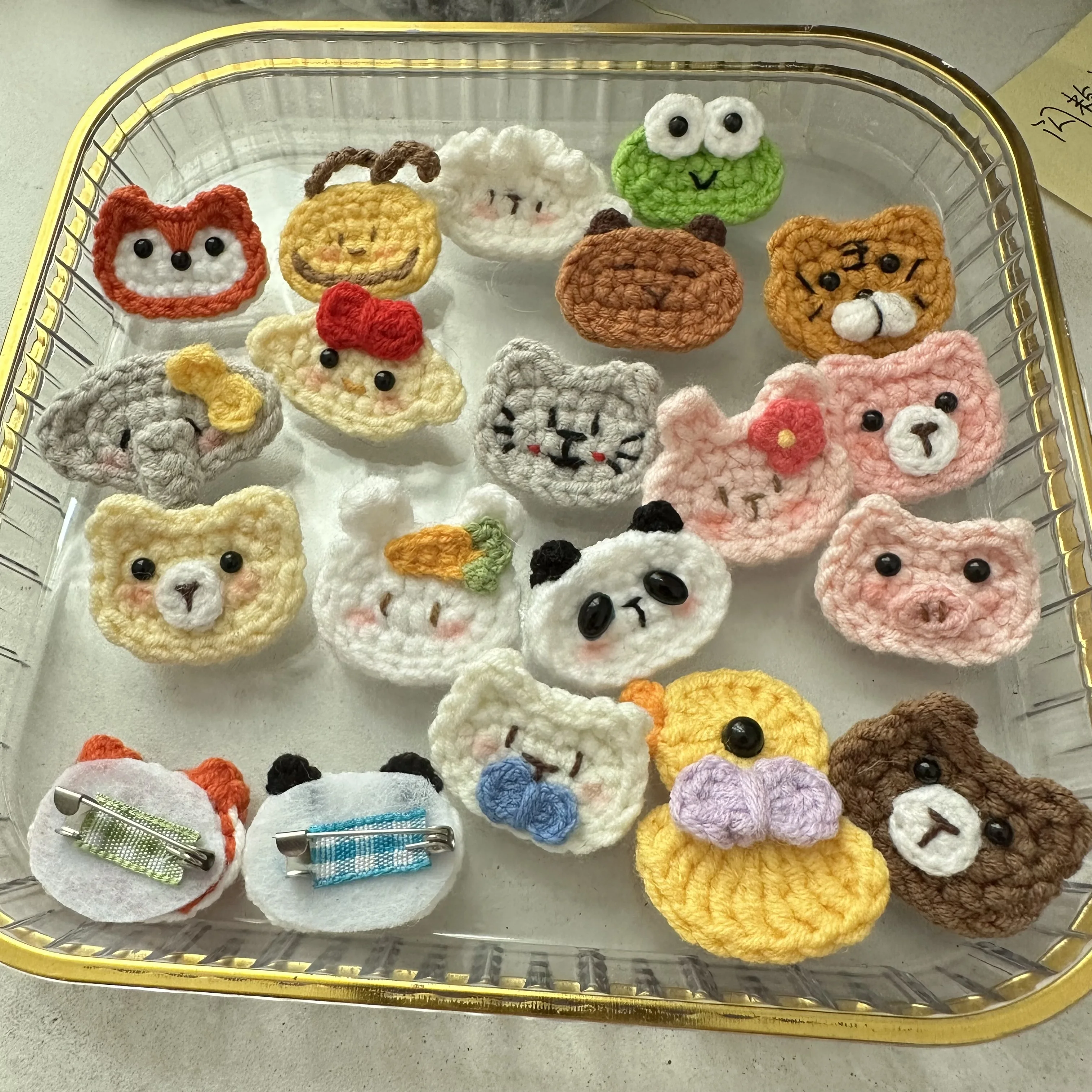 

2.5cm Hand Knitting Crochet Mini Animal Sewing Hairpin Hat Clothing Cotton Fabric Mats DIY Craft Apparel Accessories Breastpin