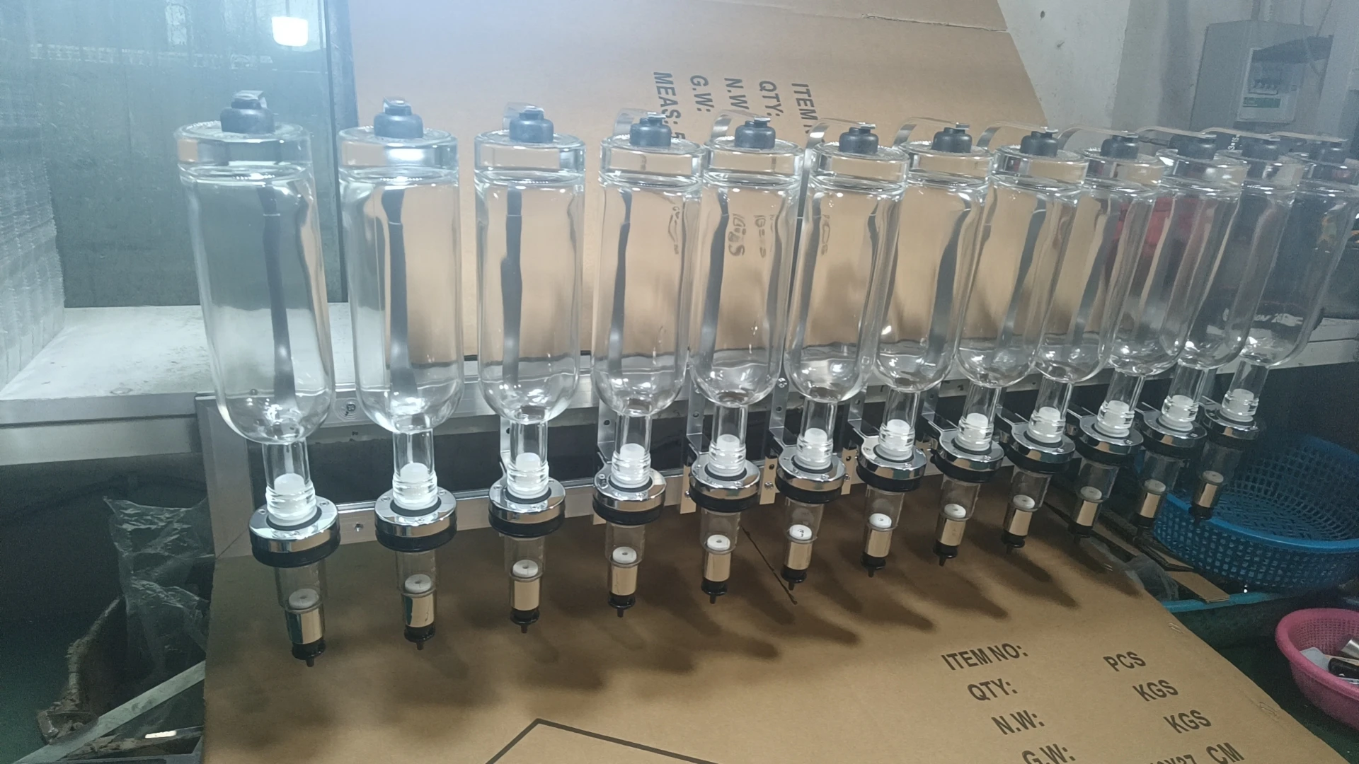 Custom Wall Mounted 12 Nozzle Perfume Filling Machine For Essential Oil Perfume Wine