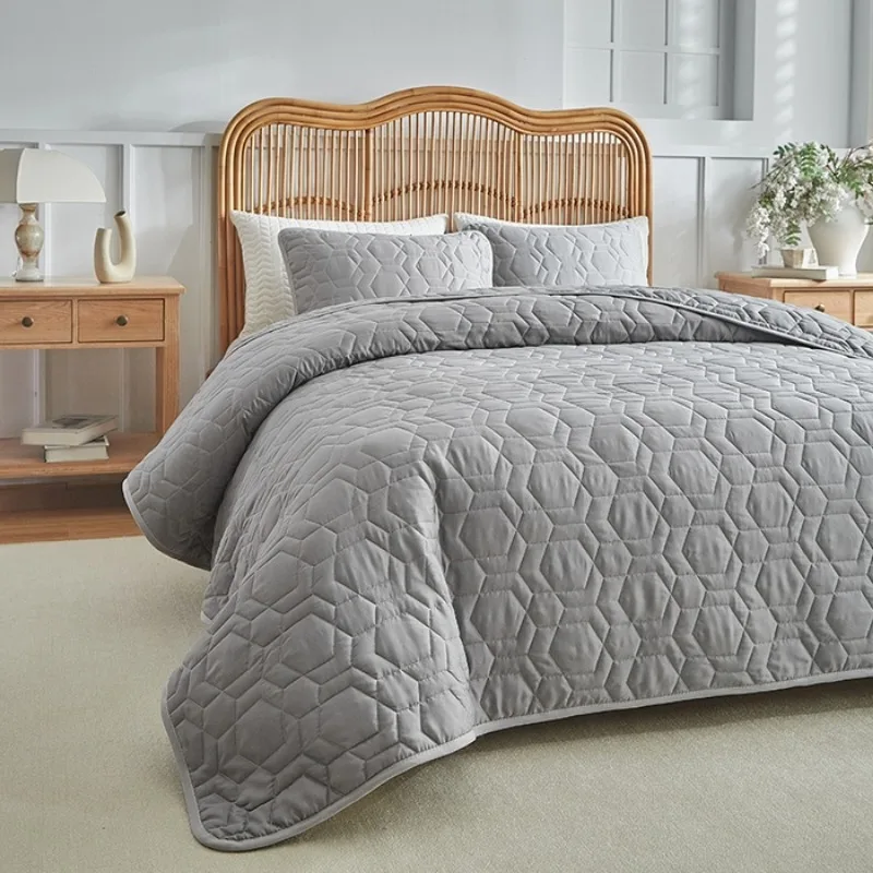 High count polyester bed cover three piece set, not easy to fade, not pilling, thick non slip bed sheet, all season bedding set