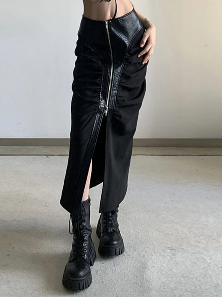 [EAM] High Waist Black Pu Leather Pleated Zipper Slit Midi Half-body Skirt Women Fashion Tide New Spring Autumn 2024 1DH7055