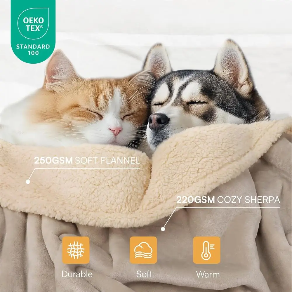 Funda de sofá reversible de forro polar Sherpa, manta impermeable para perros para sofás, adecuada para mascotas pequeñas a grandes, tamaño king beige oscuro (
