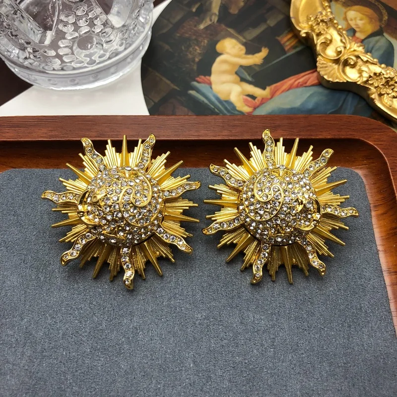 Vintage Luxury Sunflower Stud Earrings Brooch Set Gold-Plated Sun and Moon Brooch Diamond Pins  Jewelry Accessories for Women