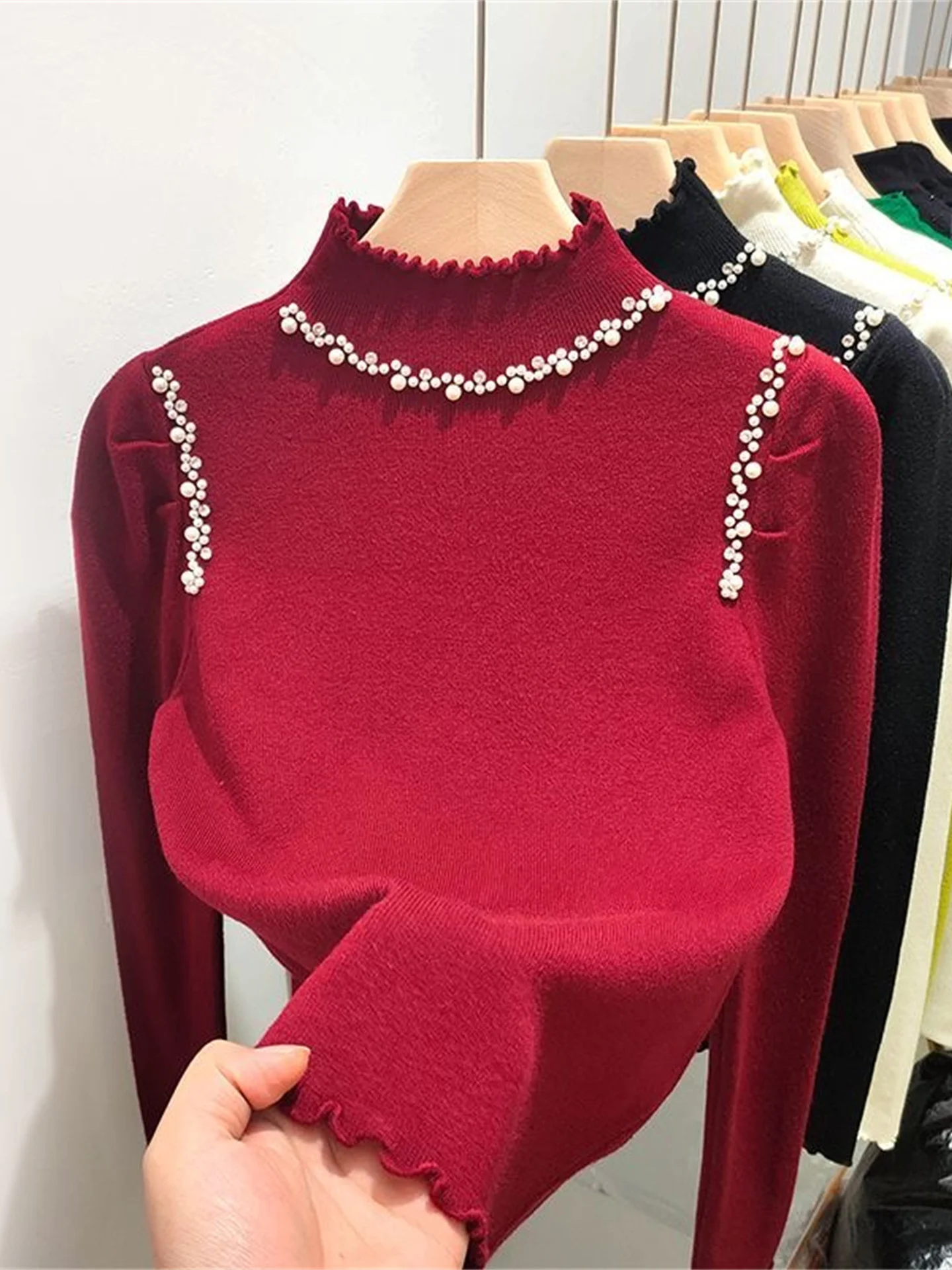 Maglione alla moda da donna con colletto alto e vestibilità slim con bordi di perle, sensazione premium, autunno inverno, abbigliamento interno
