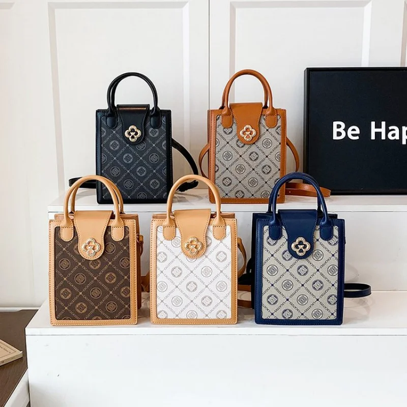 

Women's Fashionable Shoulder Bag Crafted From Fine Leather Featuring Simple Vintage Style And Classic Stitch Detail​