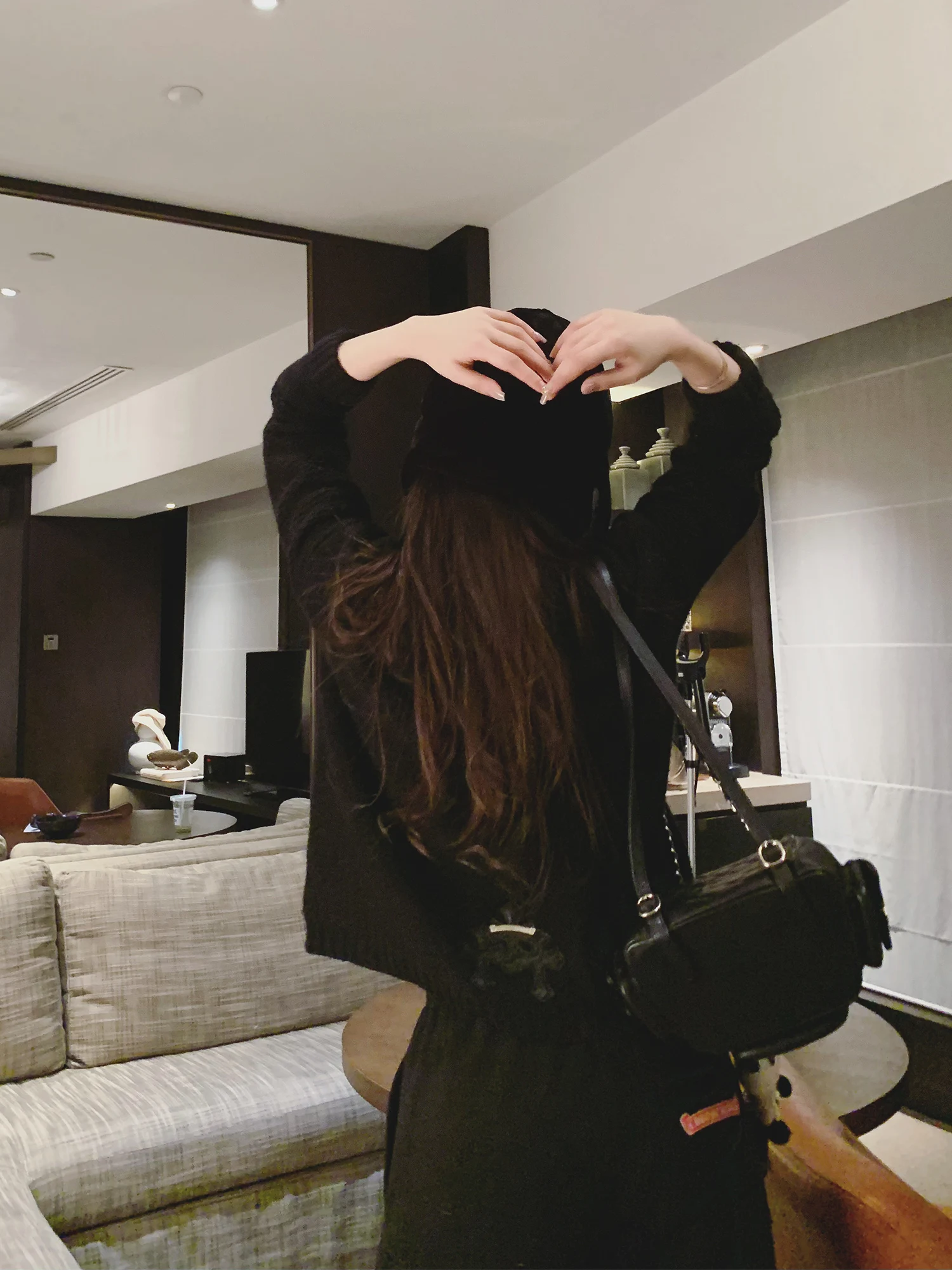 

Черный шерстяной свитер с высоким воротником и перекрестным дизайном, прямой крой, длинный рукав, стандартная посадка, женская премиальная трикотажная одежда