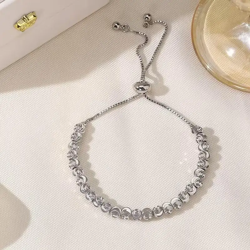 Verstellbares Perlenarmband, vergoldet, anlaufgeschützt, für Damen, für den täglichen Gebrauch und als Geschenk. – Detail 1