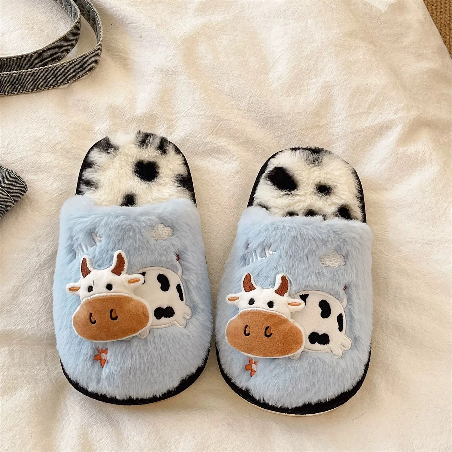 

Cute Cow Closed-Toe Slippers Women Winter Anti-Slip Warm Indoor Home Thick Sole Plush Cotton Slippers