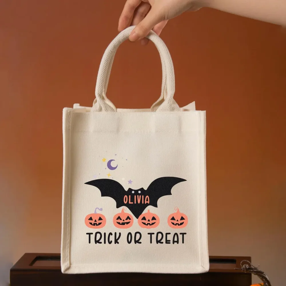 حقيبة علاج مع الاسم، خدعة الهالوين أو سلة حلوى، حقيبة اليقطين شبح الهالوين، حقيبة حمل حلوة للأطفال في الهالوين، حقيبة حمل الحلوى