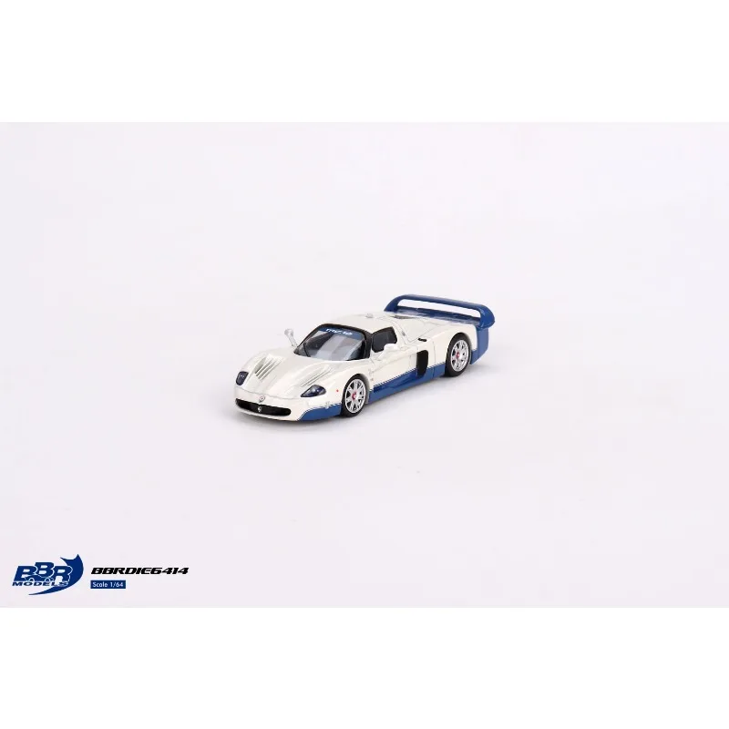 1:64 maserati mc12 Simulations modell aus weißer Druckguss legierung, Kinder sammlung von dekorativem Spielzeug, Weihnachts geschenke für Freunde.