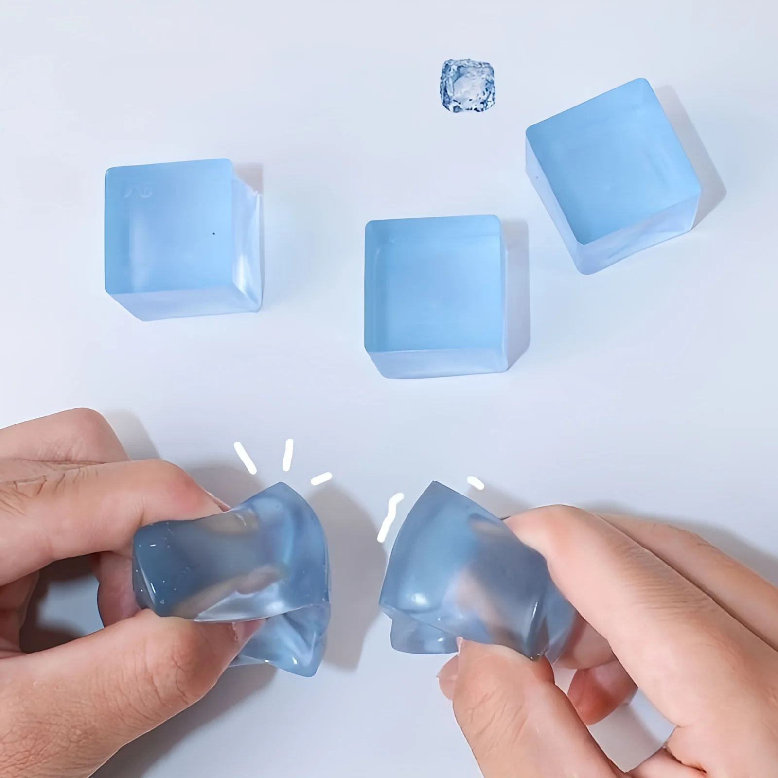 Simpatico cubo di ghiaccio Squishy Spremere Giocattoli Rilasciare lo stress Trasparente Piccolo blocco di ghiaccio Agitarsi Giocattolo Mini Spremere Giocattolo Regali di Natale
