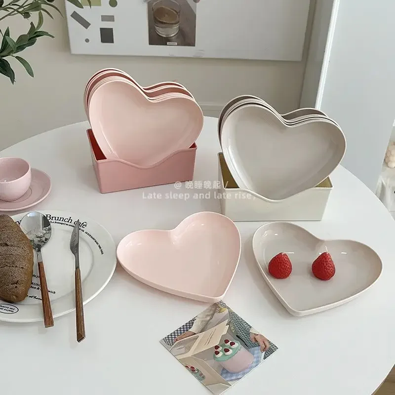 Talerz w kształcie serca dla dziewczynki Premium Pink Cake Snack Love Plate Fruit Snack Dessert Storage Tray Home Decoration Gift