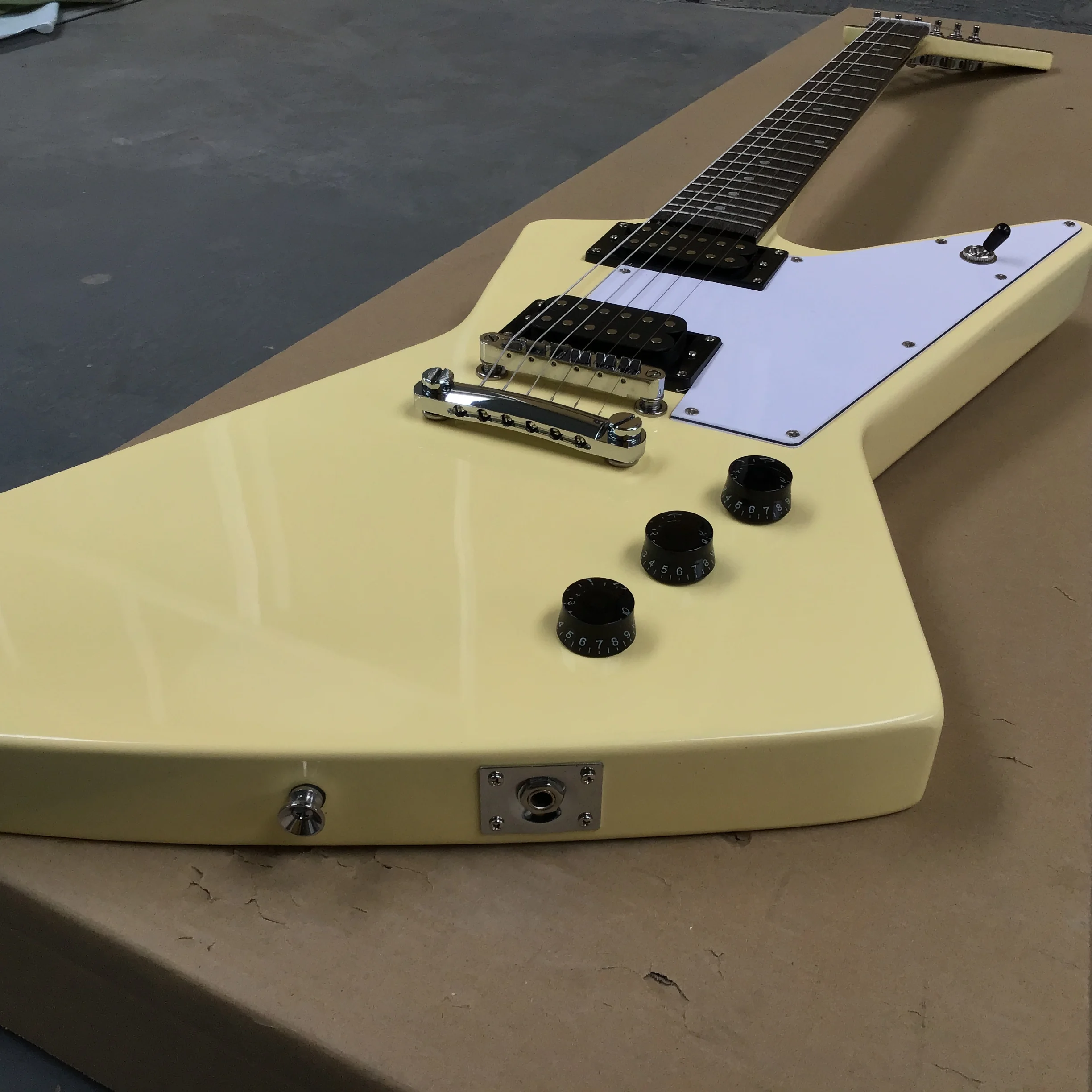 Customizable 6-String Electric Guitar with Fixed Bridge,Black Hardware,yellow baking paint,white guard,22F