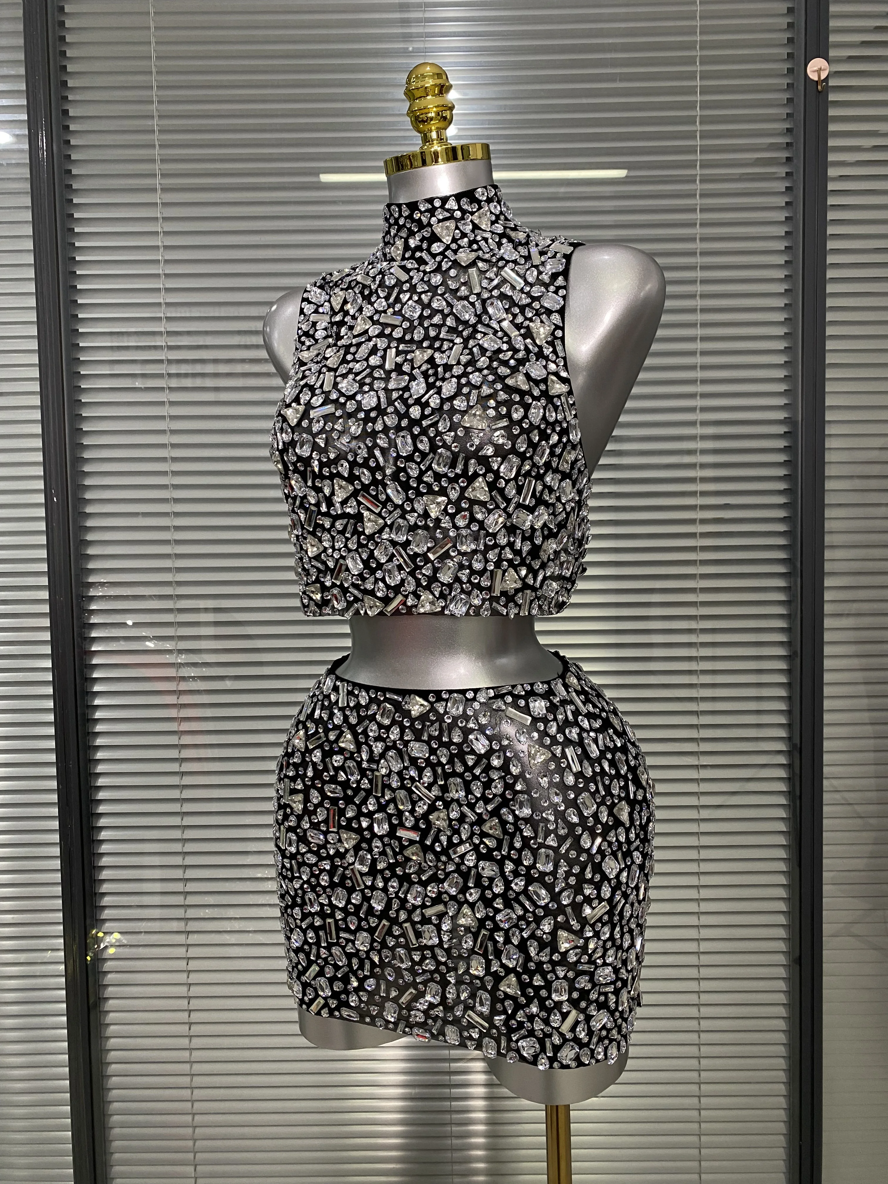 

Luxury Women Sexy Sparkly Full Rhinestones Mesh Two Pieces Set Backless Mini Birthday Dress Party Nightclub Performance Costume