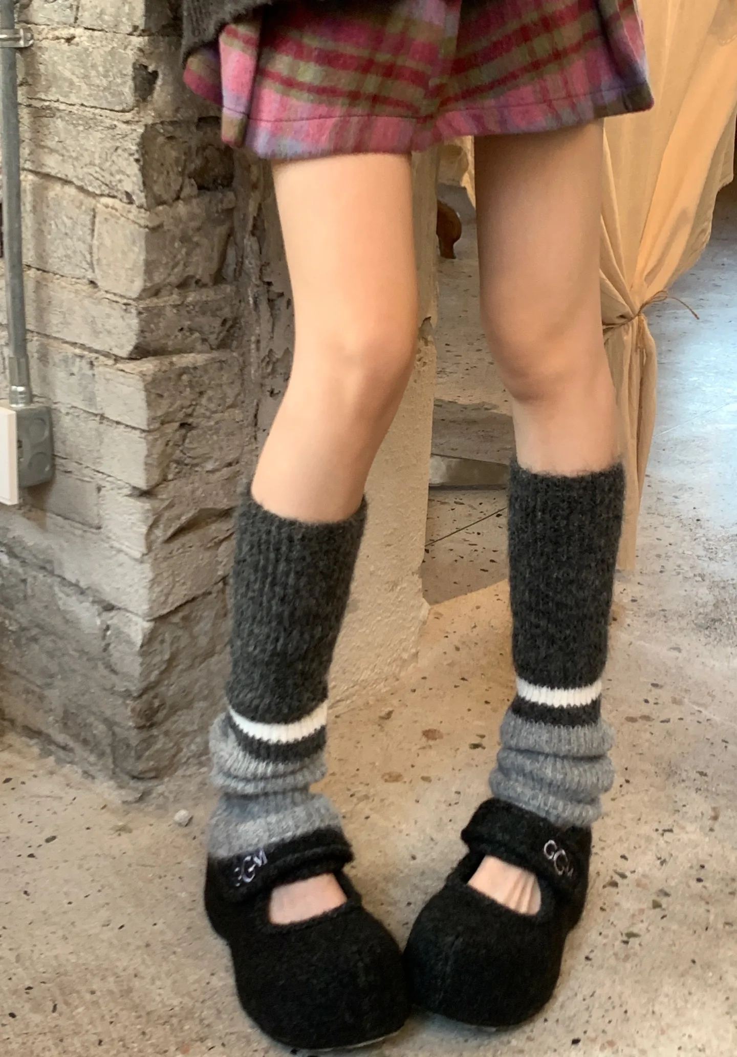 1Pair Women Dark‑Grey Light‑Grey Color Block Stripe Chunky Knit Leg Warmers Slouchy Calf Socks Retro Preppy Style