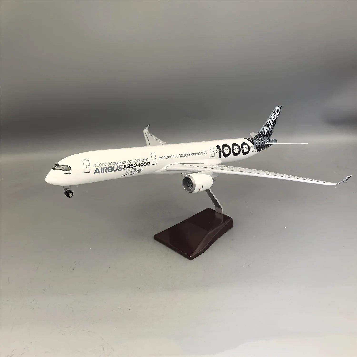 47cm 1:157 Scale Airbus A350-1000 Prototype Resin Model Plane With Carbon Fiber Coating Diecast Airplanes For Display Collection