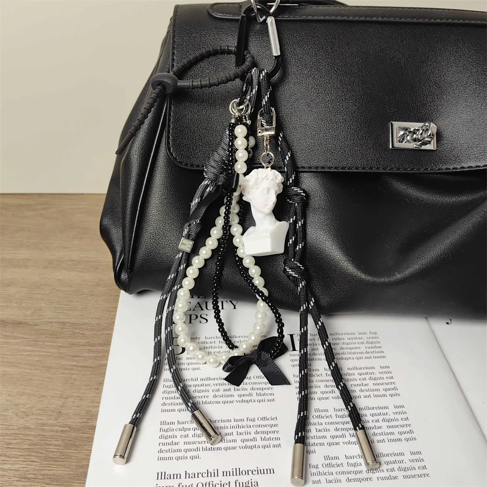 

Black and White Style Art Statue Keychain Black Butterfly Pearl Chain Women's Bag Pendant