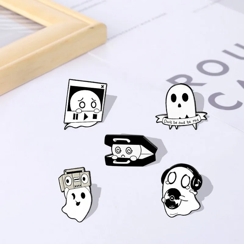 

Pins Custom Ghost Music Box Brooch Lapel Badge Bag Cartoon Funny Jewelry Gift for Kids Friends Cute Boo Enamel