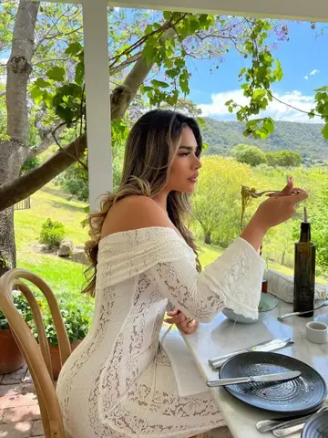 Elegant Kvinnor Vit Spets Ihålig Uttryckt Blommig Lång Klänning Mode Långärmad Slim Midi Robe Chic Lady Party Club Klänning 10 best sales vita spetsklänningar - №5