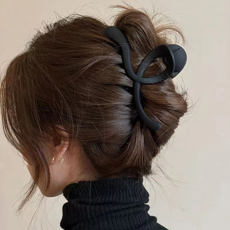 Grandi fermagli per capelli di lusso ondulati smerigliati per le donne clip per artigli capelli spessi colori Soild clip per artigli di granchio accessori per capelli per le donne