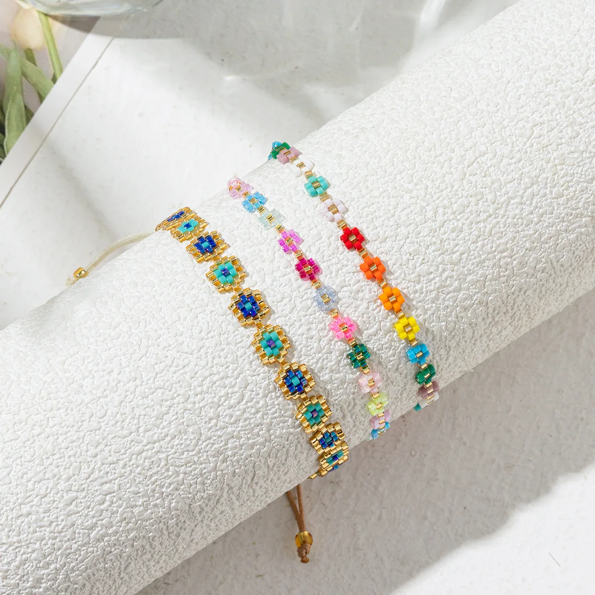 

Ins Style Rice Bead Woven Beaded Bracelet With Simple Pastoral Style Small Flower Miyuki Summer Daisy Bracelet For Women