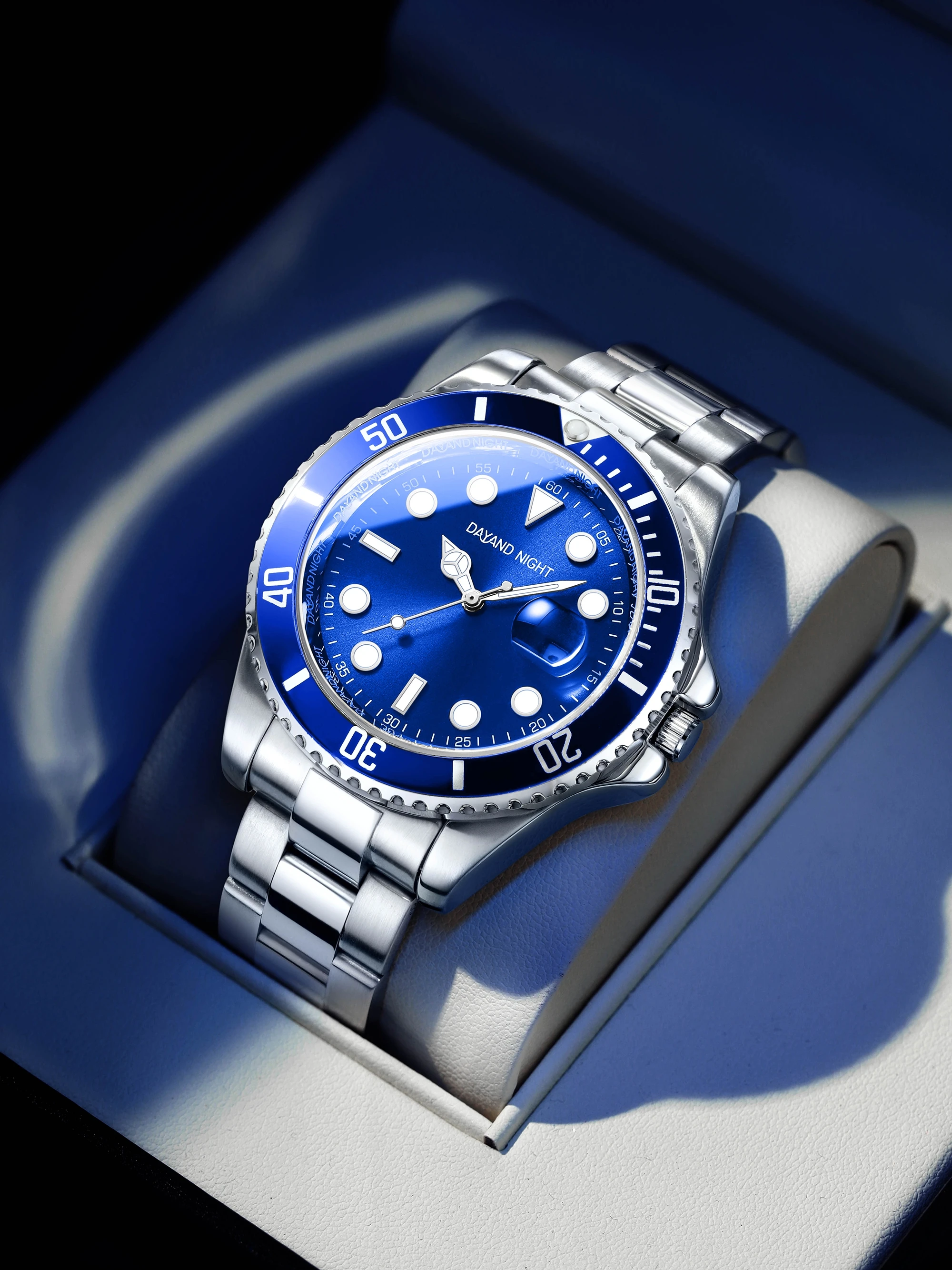 【DENHO E NOITE】Relógio masculino clássico premium com pulseira de aço inoxidável, fuso horário duplo, exibição de data e função luminosa.