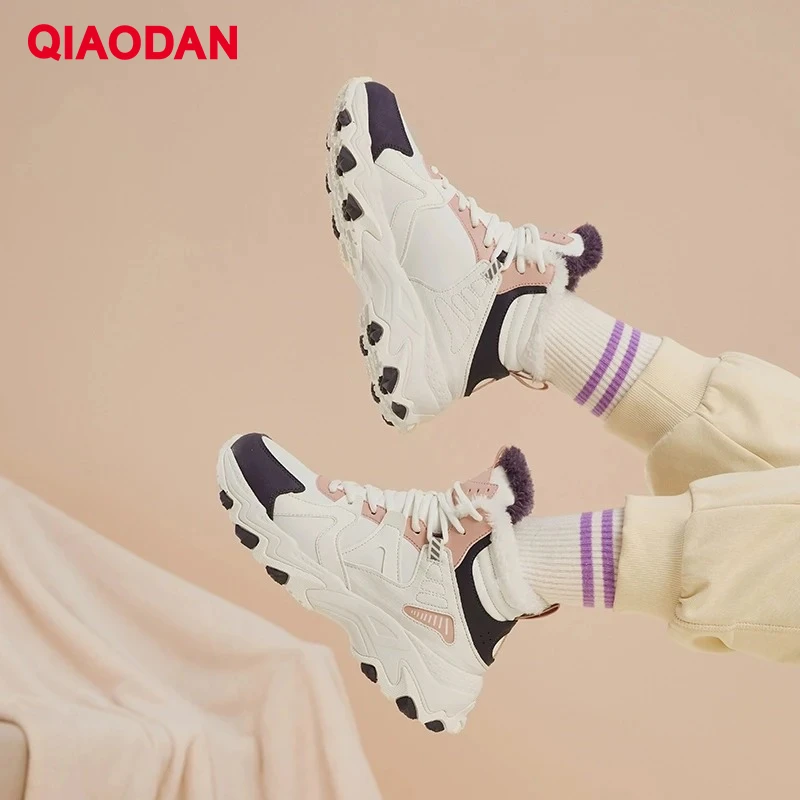 QIAODAN Plus Velvet Warm Running Shoes for Women 2025 Winter New High-top Leather Waterproof Anti-slip Cotton Shoes XM46221955B