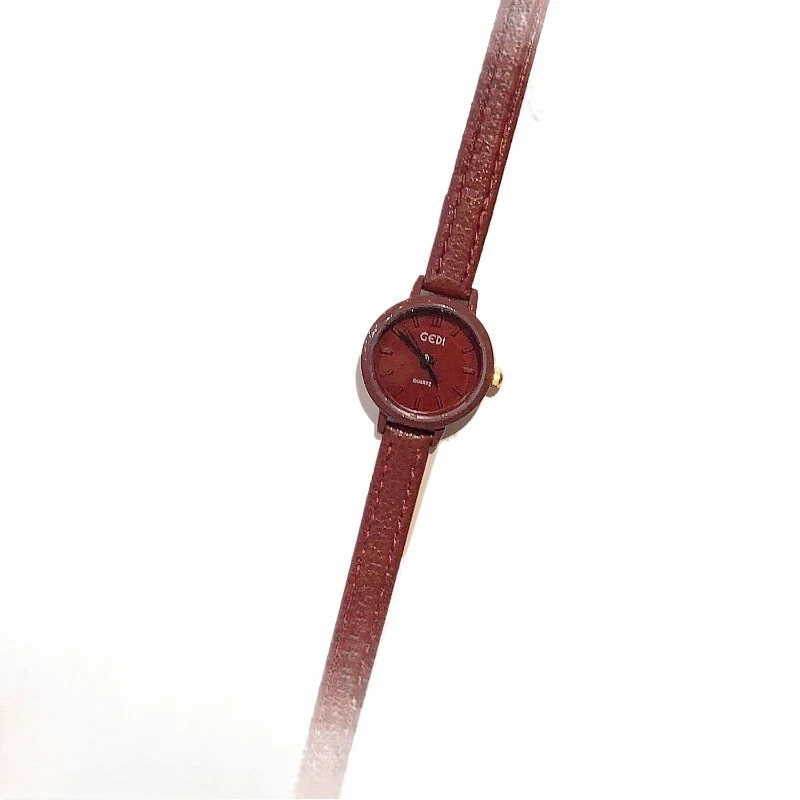 Classic trend elegant women's watch light luxury niche retro high sense 2025 new waterproof quartz watch birthday gift