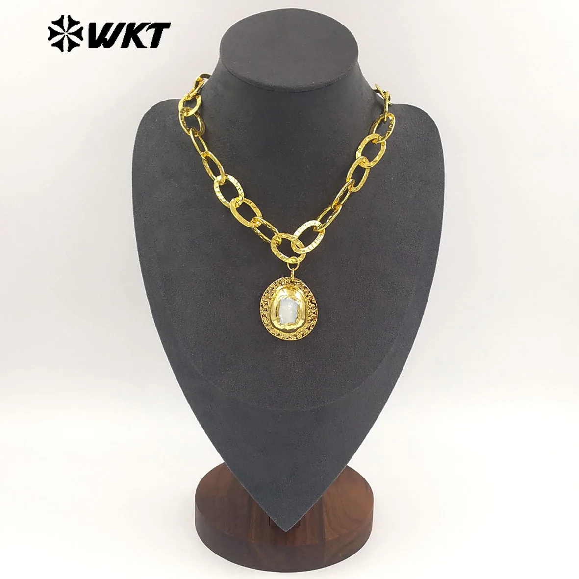 

WT-JN367 Модное простое золотое ожерелье с толстой цепочкой из металла с гальваническим покрытием и подвеской из натурального пресноводного жемчуга для подарков на день рождения